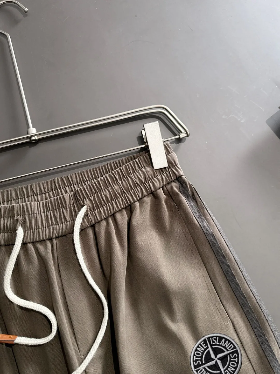 🅿️400 next day shipping Stone Island 2025 spring and summer new elastic band casual pants, thin counter custom fabrics, high breathability and comfort, impeccable details, brand element design concept, reflecting high quality. It feels delicate and soft! It presents a casual cut and the upper body shape is great! Size: M-3XL